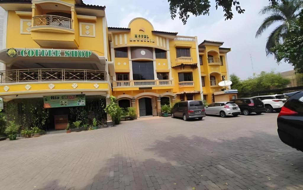 Mahadria Hotel Serang Exterior photo